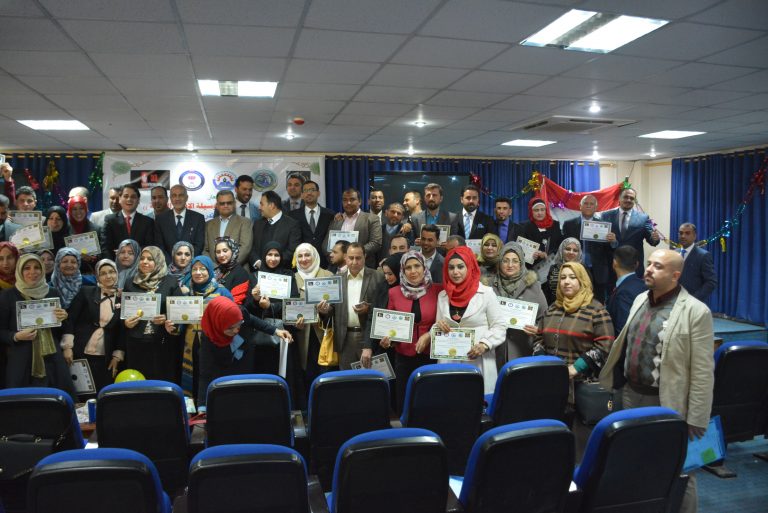 مركز التنمية للدراسات والتدريب يحتفل بتخرج نخبة من اساتذة الجامعات ووزارة التربية وموظفي الوزارات الاخرى دورة اعداد المدربين ( TOT )